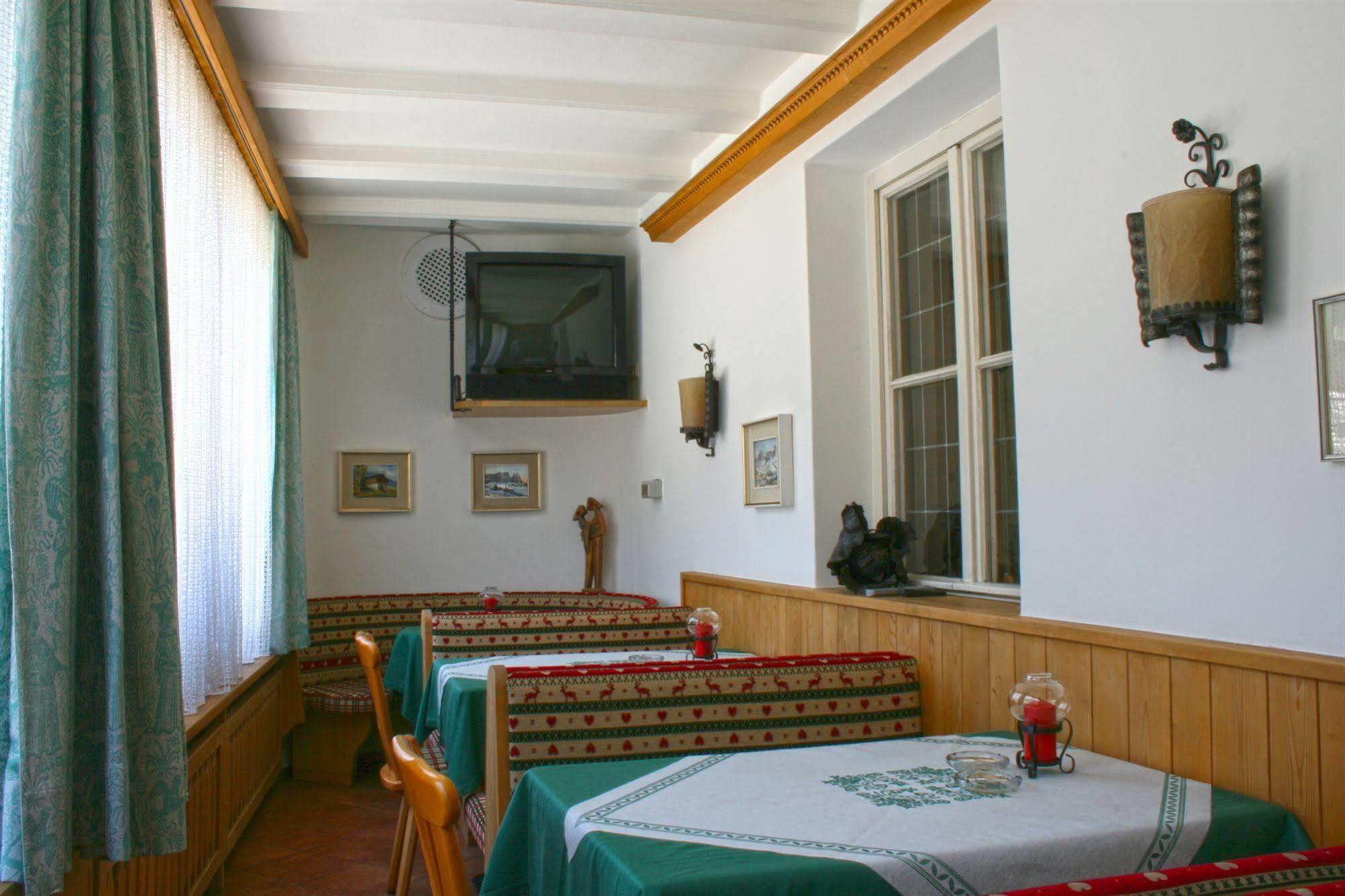 Hotel Dolomiti Madonna 오르띠세이 외부 사진